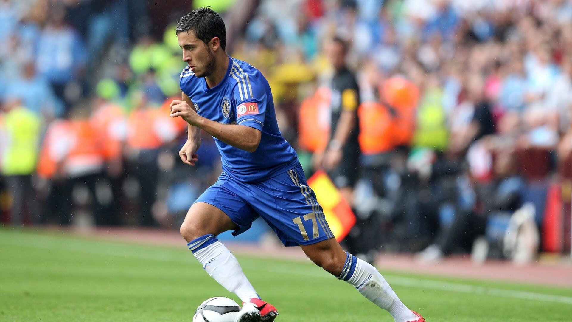 乔治·巴尔:凭借强大的比赛经验,他在全黑队中场稳住了球队的节奏